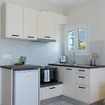 Captain's In Olive Grove 2 Apartament Mousata