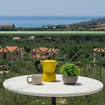 Apartament Captain's In Olive Grove 2 *